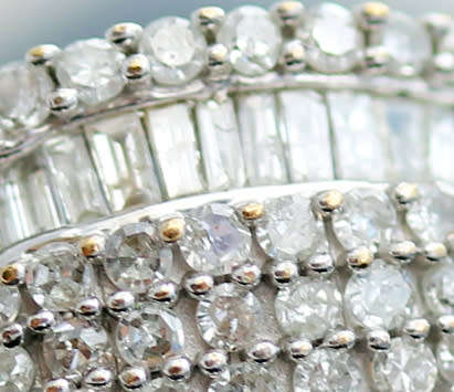 GORGEOUS DIAMOND CLUSTER 9CT YELLOW GOLD RING 1,75CT DIAMONDS! * JEWELLER'S EVALUATION R 56'000.00*