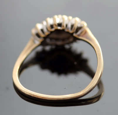 VINTAGE ENGLISH MARQUISE-SHAPED SAPPHIRE AND DIAMOND CLUSTER 9CT YELLOW GOLD RING. 375.