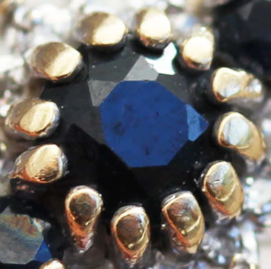 VINTAGE ENGLISH MARQUISE-SHAPED SAPPHIRE AND DIAMOND CLUSTER 9CT YELLOW GOLD RING. 375.