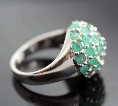 GLAMOROUS NATURAL EMERALD CLUSTER STERLING SILVER RING. 925. LARGE, BOLD! A HEAVY 12,35 grams
