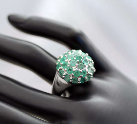 GLAMOROUS NATURAL EMERALD CLUSTER STERLING SILVER RING. 925. LARGE, BOLD! A HEAVY 12,35 grams