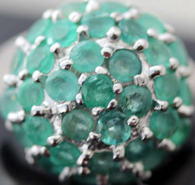 GLAMOROUS NATURAL EMERALD CLUSTER STERLING SILVER RING. 925. LARGE, BOLD! A HEAVY 12,35 grams
