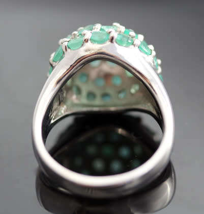 GLAMOROUS NATURAL EMERALD CLUSTER STERLING SILVER RING. 925. LARGE, BOLD! A HEAVY 12,35 grams