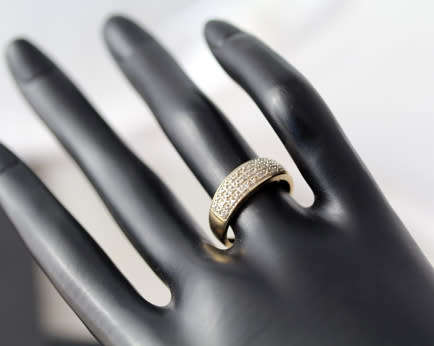 ELEGANT VINTAGE ENGLISH DIAMOND 9CT YELLOW & WHITE GOLD BROAD BAND RING JEWELLER VALUATION R6'610.00