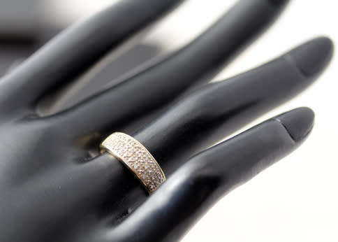 ELEGANT VINTAGE ENGLISH DIAMOND 9CT YELLOW & WHITE GOLD BROAD BAND RING JEWELLER VALUATION R6'610.00