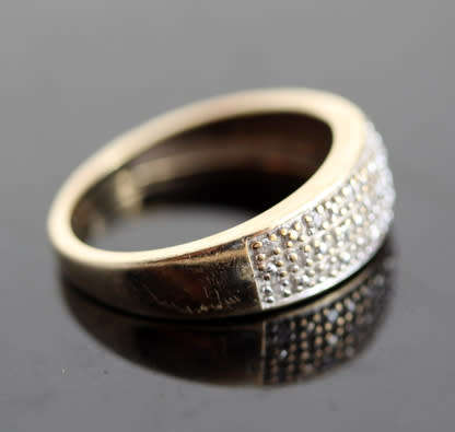 ELEGANT VINTAGE ENGLISH DIAMOND 9CT YELLOW & WHITE GOLD BROAD BAND RING JEWELLER VALUATION R6'610.00