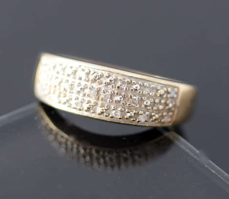 ELEGANT VINTAGE ENGLISH DIAMOND 9CT YELLOW & WHITE GOLD BROAD BAND RING JEWELLER VALUATION R6'610.00