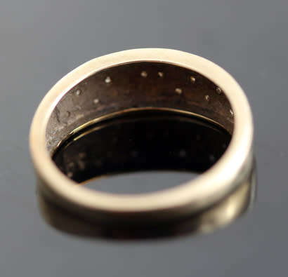 ELEGANT VINTAGE ENGLISH DIAMOND 9CT YELLOW & WHITE GOLD BROAD BAND RING JEWELLER VALUATION R6'610.00