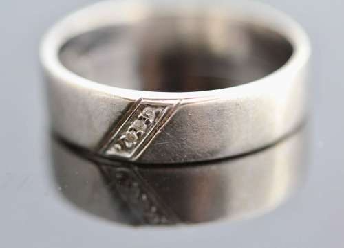 MAN'S 9ct WHITE GOLD DIAMOND WEDDING BAND. VINTAGE BIRMINGHAM ENGLAND ASSAY