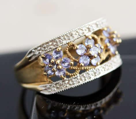 GORGEOUS TANZANITE & DIAMOND FLORAL DESIGN 9CT YELLOW&WHITE GOLD RING. *JEWELLER EVALUATION R8'000*