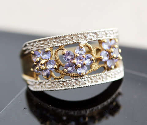 GORGEOUS TANZANITE & DIAMOND FLORAL DESIGN 9CT YELLOW&WHITE GOLD RING. *JEWELLER EVALUATION R8'000*