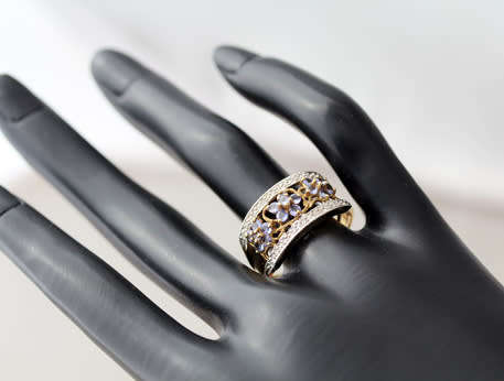GORGEOUS TANZANITE & DIAMOND FLORAL DESIGN 9CT YELLOW&WHITE GOLD RING. *JEWELLER EVALUATION R8'000*