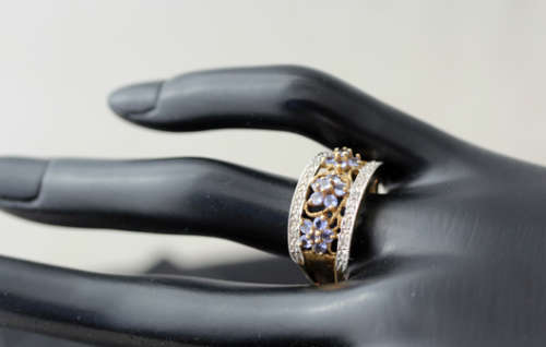 GORGEOUS TANZANITE & DIAMOND FLORAL DESIGN 9CT YELLOW&WHITE GOLD RING. *JEWELLER EVALUATION R8'000*