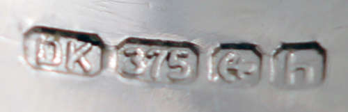 ELEGANT 9CT WHITE GOLD DIAMOND AND PEARL RING. *JEWELLER EVALUATION R8'000*