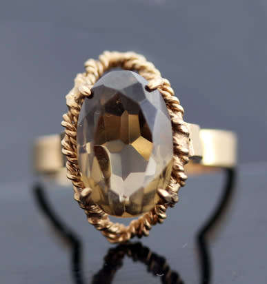 VINTAGE HANDCRAFTED SMOKY QUARTZ SOLITAIRE 9CT YELLOW GOLD RING TWISTED DETAIL UNUSUAL RAISED DESIGN