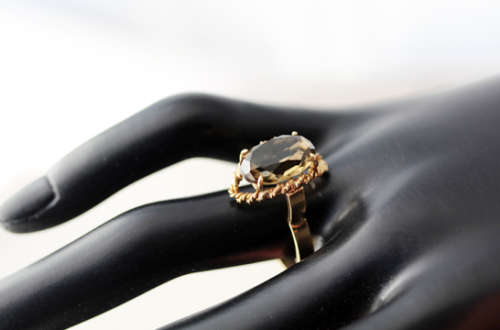 VINTAGE HANDCRAFTED SMOKY QUARTZ SOLITAIRE 9CT YELLOW GOLD RING TWISTED DETAIL UNUSUAL RAISED DESIGN