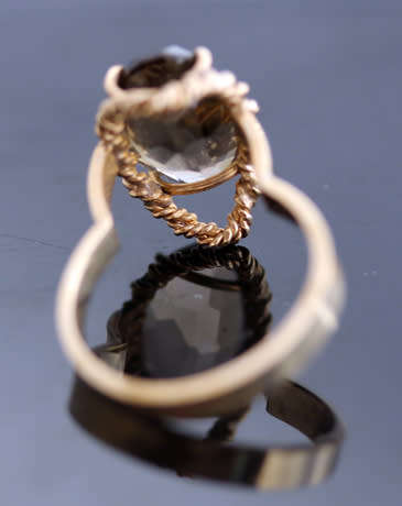 VINTAGE HANDCRAFTED SMOKY QUARTZ SOLITAIRE 9CT YELLOW GOLD RING TWISTED DETAIL UNUSUAL RAISED DESIGN