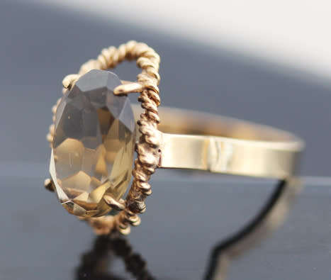 VINTAGE HANDCRAFTED SMOKY QUARTZ SOLITAIRE 9CT YELLOW GOLD RING TWISTED DETAIL UNUSUAL RAISED DESIGN