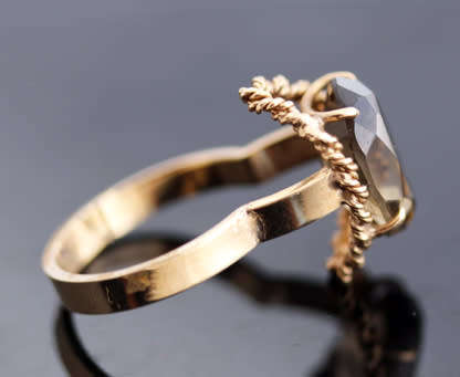 VINTAGE HANDCRAFTED SMOKY QUARTZ SOLITAIRE 9CT YELLOW GOLD RING TWISTED DETAIL UNUSUAL RAISED DESIGN