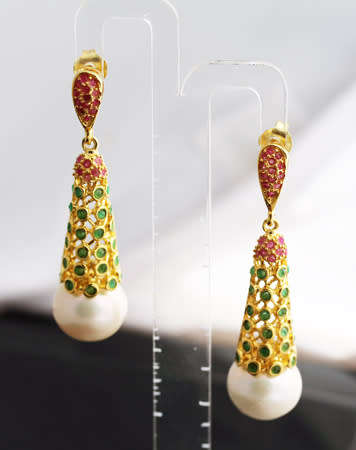 STRIKING CONTEMPORARY RUBY, EMERALD AND BAROQUE PEARL GOLD-HUED STERLING SILVER DANGLY EARRINGS. 925