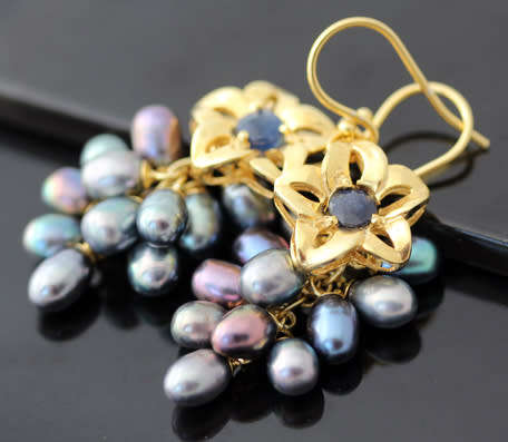 GLAMOROUS SAPPHIRE AND REAL BLACK PEARL GOLD-HUED STERLING SILVER DANGLY EARRINGS. 925