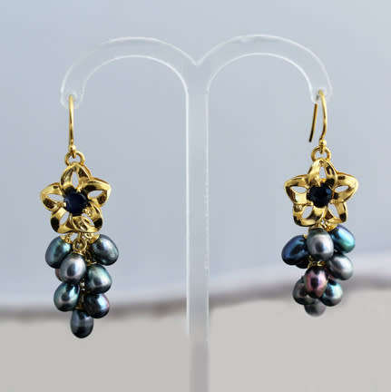 GLAMOROUS SAPPHIRE AND REAL BLACK PEARL GOLD-HUED STERLING SILVER DANGLY EARRINGS. 925