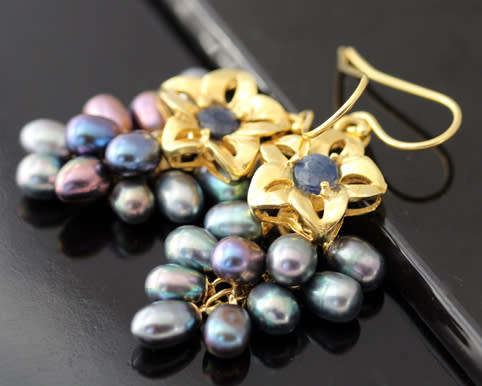 GLAMOROUS SAPPHIRE AND REAL BLACK PEARL GOLD-HUED STERLING SILVER DANGLY EARRINGS. 925