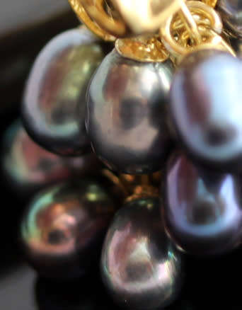 GLAMOROUS SAPPHIRE AND REAL BLACK PEARL GOLD-HUED STERLING SILVER DANGLY EARRINGS. 925