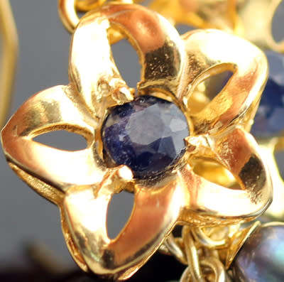 GLAMOROUS SAPPHIRE AND REAL BLACK PEARL GOLD-HUED STERLING SILVER DANGLY EARRINGS. 925