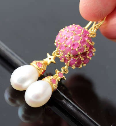 SUMPTUOUS RUBY AND PEARL GOLD-HUED STERLING SILVER DROP & DANGLE EARRINGS. 925