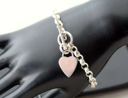 COLLECTABLE VINTAGE STERLING SILVER CABLE CHAIN HEART TAG BRACELET WITH TOGGLE CLOSE