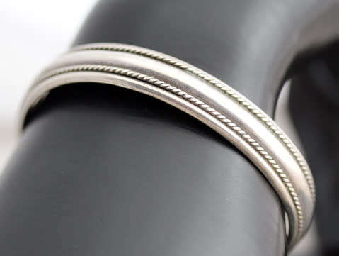 VINTAGE 10MM WIDE STERLING SILVER BANGLE WITH BRAIDED ROPE DETAIL BRITISH STERLING HALLMARKS & ASSAY