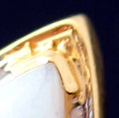 LARGE BLUE LACED AGATE SET IN 14CT YELLOW GOLD WITH WHITE GOLD SURROUND & SMALL DIAMOND ACCENTS.