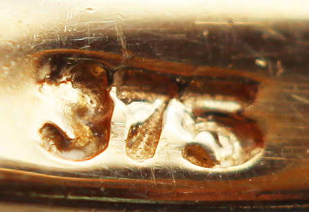 VINTAGE ART DECO RECTANGULAR GREEN STONE? 9CT YELLOW GOLD RING. 375