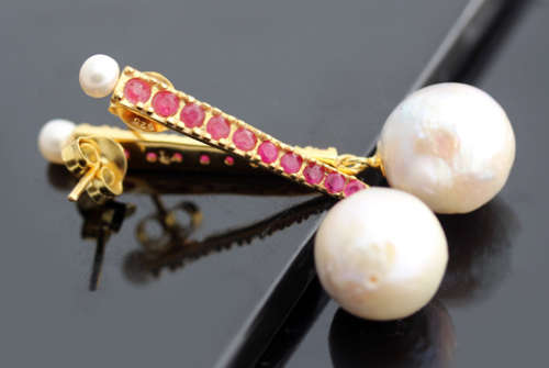 LONG DRAMATIC DROP & DANGLE EARRINGS WITH BAROQUE PEARLS & RUBIES IN GOLD-HUED STERLING SILVER. 925