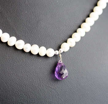 SIMPLE ELEGANT STUNNING NATURAL PEARL NECKLACE WITH STRIKING PURPLE AMETHYST BRIOLETTE PENDANT