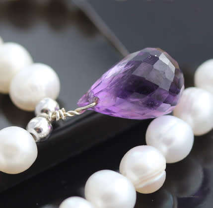 SIMPLE ELEGANT STUNNING NATURAL PEARL NECKLACE WITH STRIKING PURPLE AMETHYST BRIOLETTE PENDANT