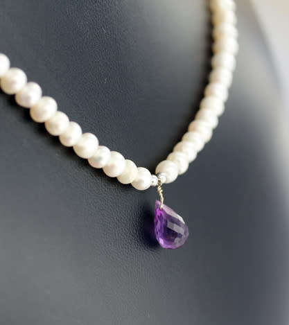 SIMPLE ELEGANT STUNNING NATURAL PEARL NECKLACE WITH STRIKING PURPLE AMETHYST BRIOLETTE PENDANT