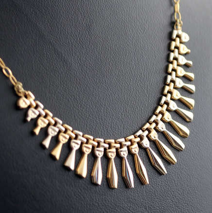 VINTAGE ENGLISH 9CT YELLOW AND WHITE GOLD FRINGE DESIGN PENDANT NECKLACE. 924