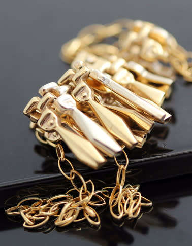 VINTAGE ENGLISH 9CT YELLOW AND WHITE GOLD FRINGE DESIGN PENDANT NECKLACE. 924