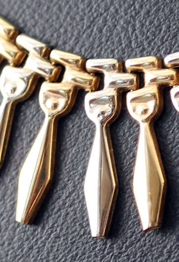 VINTAGE ENGLISH 9CT YELLOW AND WHITE GOLD FRINGE DESIGN PENDANT NECKLACE. 924