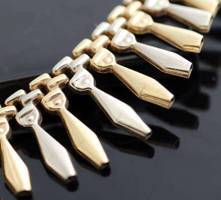 VINTAGE ENGLISH 9CT YELLOW AND WHITE GOLD FRINGE DESIGN PENDANT NECKLACE. 924