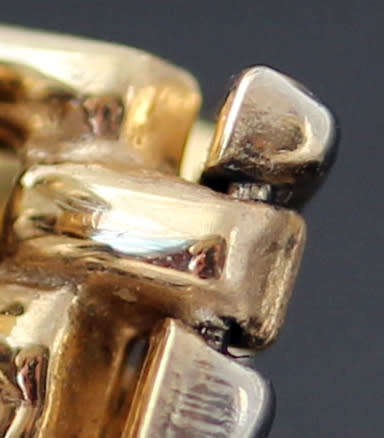 VINTAGE ENGLISH 9CT YELLOW AND WHITE GOLD FRINGE DESIGN PENDANT NECKLACE. 924