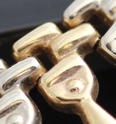 VINTAGE ENGLISH 9CT YELLOW AND WHITE GOLD FRINGE DESIGN PENDANT NECKLACE. 924