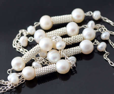 GORGEOUS VERY LONG FEMININE STERLING SILVER AND BAROQUE PEARL NECKLACE. 82 CM LONG! 925