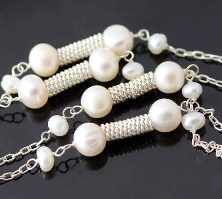 GORGEOUS VERY LONG FEMININE STERLING SILVER AND BAROQUE PEARL NECKLACE. 82 CM LONG! 925