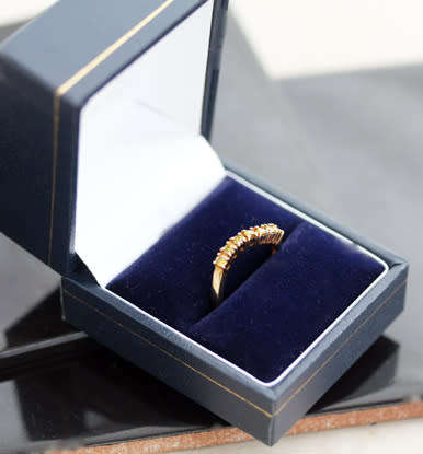 VINTAGE GOLDEN-YELLOW DIAMOND HALF ETERNITY 9CT YELLOW GOLD RING 375 *JEWELLER CERTIFIED AT R14'500