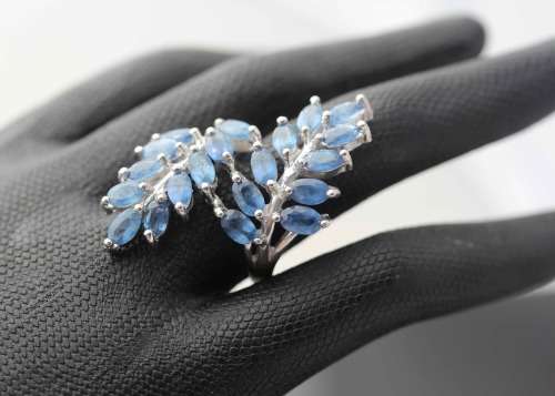 GORGEOUS LONG REAL BLUE SAPPHIRE STERLING SILVER RING. EXTENDED LEAF DESIGN