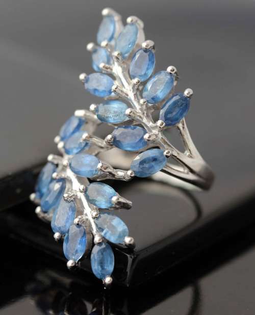 GORGEOUS LONG REAL BLUE SAPPHIRE STERLING SILVER RING. EXTENDED LEAF DESIGN