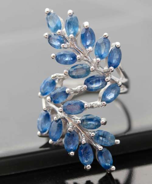 GORGEOUS LONG REAL BLUE SAPPHIRE STERLING SILVER RING. EXTENDED LEAF DESIGN